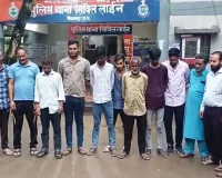 Bilaspur News: हाथ में चाकू लेकर घूमना पड़ा भारी, मिनीबस्ती में पुलिस की दबिश; युवक गिरफ्तार, 11 बदमाशों पर भी कसा शिकंजा