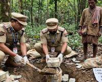 वर्दी की आड़ में 20 लाख का गबन: कांकेर के जंगलों में नक्सली डंप से मिला था कैश, सरकारी खाते में डालने के बजाय दो तत्कालीन डीएसपी ने आपस में बांटा