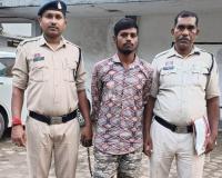 चाकू दिखाकर आईफोन लूटने वाला आरोपी गिरफ्तार, दूसरा साथी फरार, लूटा गया मोबाइल और वारदात में इस्तेमाल चाकू बरामद