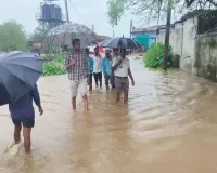 Kurud Flood: लगातार बारिश से कुरूद में बिगड़े हालात, नारी गांव से 40 लोगों को किया गया रेस्क्यू