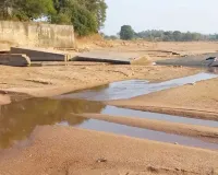 चार करोड़ का एनीकट पानी के आगे बेबस! बाढ़ आई तो ताश के पत्तों की तरह ढह गई पूरी संरचना