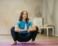 Morning Yoga Tips: सुबह उठते ही योगासन करने की न करें जल्दबाजी, पहले शरीर को ऐसे करें तैयार