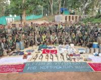 बीजापुर के जंगलों में CRPF का बड़ा ऑपरेशन! 14 नक्सल डंप ध्वस्त, IED-डेटोनेटर समेत हथियारों का जखीरा बरामद