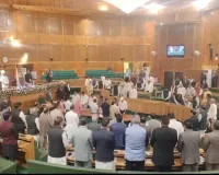 NHM कर्मचारियों के मुद्दे पर J&K विधानसभा में बवाल! वेल में उतरे BJP विधायक, मार्शलों से धक्का-मुक्की; सदन स्थगित