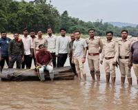 ‘पुष्पा’ स्टाइल में सागौन तस्करी का खेल! नदी के बहाव से ओडिशा भेज रहे थे बेशकीमती लकड़ी, 3 तस्कर गिरफ्तार; 3 फरार