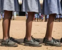 मासूमों के पैरों तक पहुंचा घटिया सामान? सरकारी स्कूलों के जूते-मोजों की शिकायत से मचा हड़कंप, 15 जिलों में जांच के आदेश