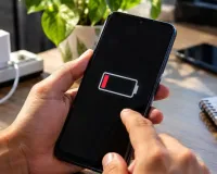 Smartphone Battery Tips: कुछ ही घंटों में खत्म हो रही फोन की बैटरी? ये सेटिंग्स बदलकर बढ़ाएं बैकअप