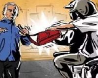 गोलबाजार में दिनदहाड़े कारोबारी के बैग से 50 हजार पार! धमतरी से खरीदारी करने आया था व्यापारी, पुलिस ने शुरू की जांच