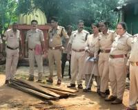 CG News: पूर्व सरपंच के निवास पर छापेमारी, बेटे के कब्जे से सागौन के 31 नग बरामद