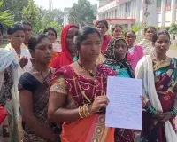Bastar Flood News: बाढ़ में उजड़े घर, मुआवजे से भी कटी लोन की किस्त! तिरपाल के नीचे रहने को मजबूर परिवार