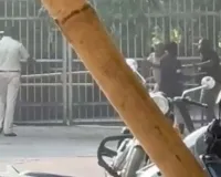 Raipur News: CM हाउस के बाहर अचानक मचा बवाल, कई गाड़ियों के तोड़े शीशे; पुलिस ने व्यक्ति को लिया हिरासत में 