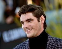 Breaking Bad Actor RJ Mitte Dies: कम उम्र में दुनिया को अलविदा कह गए RJ Mitte, आखिरी पॉडकास्ट भी चर्चा में