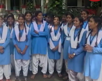 1750 रुपए लिए, 5 रुपए में पैड, विरोध किया तो नंबर काटने की धमकी… मल्हार स्कूल में बवाल