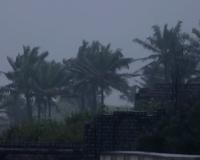 Cyclone Arnab: आंध्र प्रदेश के तट से टकराया भीषण चक्रवाती तूफान, तेज हवाओं और भारी बारिश से भारी तबाही