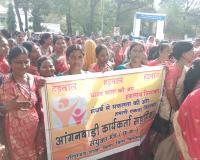नेहरू चौक से कलेक्ट्रेट तक गूंजे आंगनबाड़ी कर्मियों के नारे, मांगें पूरी नहीं हुई तो उग्र आंदोलन की चेतावनी