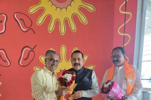 रायपुर में केंद्रीय मंत्री डॉ. जितेंद्र सिंह का स्वागत, वक्फ अधिनियम पर बुद्धिजीवी सम्मेलन को किया संबोधित 