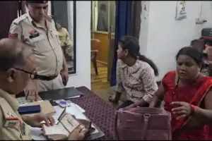 ट्रेन में चढ़ते वक्त महिला का बैग चोरी, 4.5 लाख के गहने लेकर फरार हुए चोर