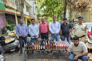 रायपुर के हर्ष प्राइड अपार्टमेंट में आबकारी विभाग का छापा, 1.59 लाख रूपए की विदेशी शराब जब्त