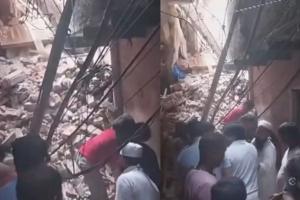 दिल्ली में बड़ा हादसा: ढह गई चार मंजिला इमारत, 12 लोगों के मलबे में दबे होने की आशंका