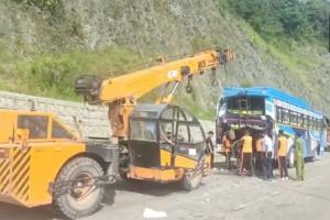 Amarnath Yatra: जम्‍मू-कश्‍मीर के रामबन में 4 बसें आपस में भिड़ी, कई अमरनाथ यात्री घायल