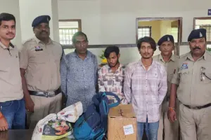 रायपुर में नशे का जाल: नशीली सिरप बेचने की फिराक में थे आरोपी, रायपुर पुलिस ने 3 को किया गिरफ्तार, 100 बोतल सिरप बरामद 