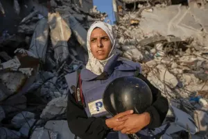 गाजा में थम नहीं रहे इजरायली हमले: अस्पताल पर बमबारी में 4 पत्रकारों सहित 8 की मौत