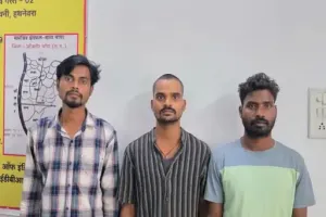 छत्तीसगढ़ में ICICI बैंक से 1.62 करोड़ की साइबर ठगी का पर्दाफाश, पुलिस ने 3 आरोपी को लिया हिरासत में, मनी म्यूल नेटवर्क की जांच तेज