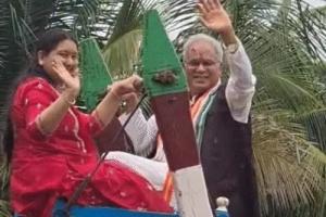 तीजा-पोरा पर्व पर छत्तीसगढ़ी संस्कृति की झलक, बेटी संग झूला झूलते दिखे पूर्व मुख्यमंत्री भूपेश बघेल