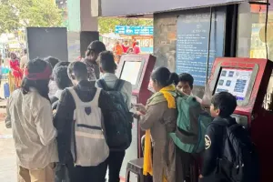 छत्तीसगढ़: रायपुर रेलवे स्टेशन पर मोबाइल UTS टिकट सेवा बंद, लॉन्च के एक दिन बाद मशीन और TTE गायब, त्योहारों में फुल-टाइम मिलेगी सुविधा 