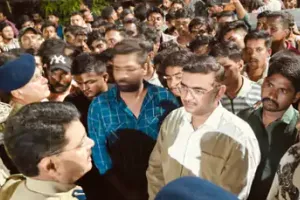 बिलासपुर में डीजे संचालकों का बवाल: हाईकोर्ट के आदेश पर सख्ती से नाराज, डिप्टी सीएम का बंगला किया घेराव