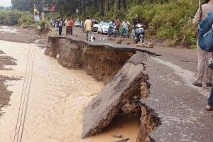 उत्तराखंड में थामे नहीं थम रहा बारिश का कहर: 3 लोगों की मौत, कई जिलों में ऑरेंज अलर्ट जारी