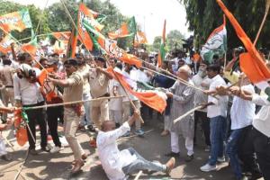 मोदी को गाली के विरोध में भाजपा का कांग्रेस दफ्तर पर हमला, दोनों पक्षों में भिड़ंत