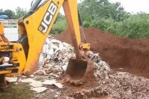 बस्तर में 1 करोड़ की अवैध शराब पर चला बुलडोजर, 30 हजार लीटर से ज्यादा शराब नष्ट