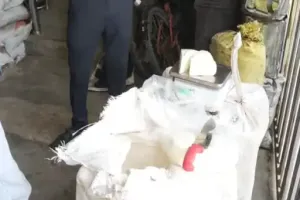 अंबिकापुर में 155 किलो नकली पनीर जब्त: त्योहार में खपाने के लिए रायपुर-दुर्ग से पहुंचा पनीर, खाद्य व राजस्व विभाग की बड़ी कार्रवाई