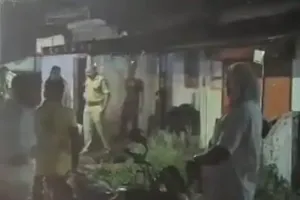 छत्तीसगढ़ के कटघोरा में खुलेआम चली गोलियां: बंद घर और दुकान पर फायरिंग, भाई के कोर्ट केस से जुड़ रहा है कनेक्शन, मचा हड़कंप