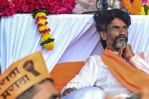 Maratha Quota Protest: मराठा आरक्षण की मांग पर चौथे दिन भी सड़कों पर आग, भारी ट्रैफिक जाम, पुलिस तैनात, मनोज जरांगे की भूख हड़ताल जारी 