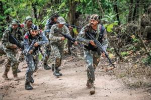 बस्तर में सुरक्षा बलों और नक्सलियों के बीच भीषण मुठभेड़, कई नक्सली ढेर