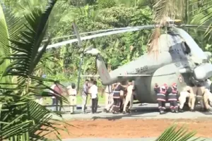बाल-बाल बचीं राष्ट्रपति मुर्मू! चॉपर की लैंडिंग के दौरान हेलीपैड में फंसे पहिए, देखिये वीडियो 