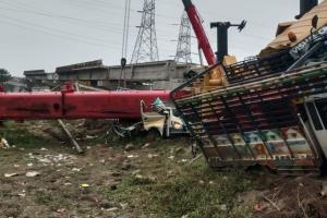 मध्यप्रदेश में दर्दनाक हादसा: निर्माणाधीन रेलवे ब्रिज से क्रेन पलटी, वाहन और लोग दबे, 2 की मौत, राहत-बचाव जारी