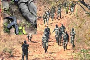 बस्तर में लाल आतंक पर सबसे बड़ी चोट: 27 लाख के इनामी 6 माओवादी ढेर
