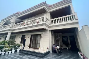 कफ सीरप काले कारोबार पर ED का बड़ा शिकंजा: यूपी–झारखंड–गुजरात में धड़ाधड़ छापे