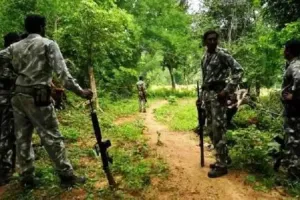 CG Breaking News: बीजापुर में सुरक्षाबलों की बड़ी सफलता, मुठभेड़ में 2 वर्दीधारी नक्सली ढेर, भारी मात्रा में हथियार बरामद