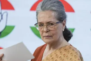 दिल्ली कोर्ट ने सोनिया गांधी को भेजा नोटिस: नागरिकता लेने से पहले ही वोटर लिस्ट में नाम शामिल कराने का आरोप