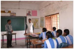 कलेक्टर ने विद्यार्थियों से गौस के नियम पर प्रश्न पूछे , लिख-लिखकर कर नियमित अभ्यास कराने शिक्षकों को दिए निर्देश