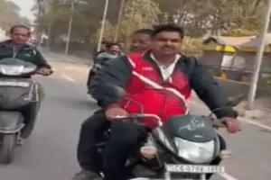 शिक्षा मंत्री ने उड़ाया सड़क सुरक्षा का मखौल तो सीएम ने हेलमेट पहनकर दिया सुरक्षा का संदेश