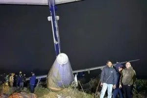 नेपाल के भद्रपुर एयरपोर्ट पर बड़ा हादसा टला: बुद्ध एयर का विमान रनवे से फिसला, 55 लोग सुरक्षित