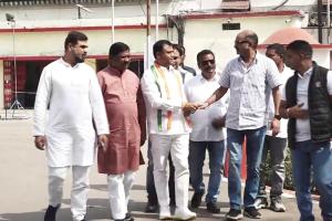 जेल में लखमा से मिले दीपक बैज, बोले— आदिवासी नेतृत्व को चुन-चुनकर निशाना बना रही सरकार, बदले की राजनीति में भेजे जा रहे जेल