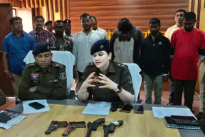 राजनांदगांव में ‘चार्ली गैंग’ का भंडाफोड़: 7 आरोपी गिरफ्तार, 2 पिस्टल सहित हथियारों का जखीरा बरामद