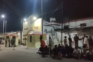 शिक्षक बनने की आस, सलाखों के पीछे की रात: रायपुर में 120 अभ्यर्थी हिरासत में