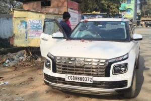 CG News: कार में SDO का शव मिलने से सनसनी, इंदिरा स्टेडियम के पास खड़ी ब्रेज़ा से मिला लाश 